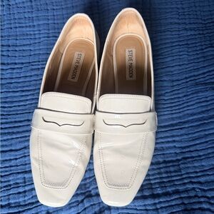 Steve Madden Beige cream-colored patent leather shoes Size 9